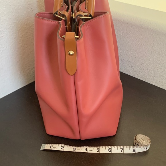 LIKE NEW Dooney & Bourke Rose Leather Barlow Bag. - Picture 3 of 11